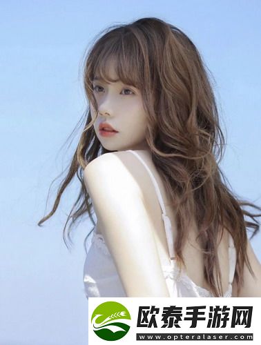 一面膜胸口一面吃下部位片段：护肤与美食结合，展现生活仪式感的最佳方式！