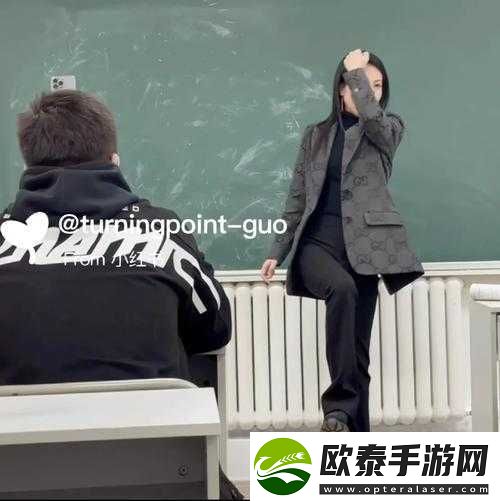 英语老师乖乖脱下裙裤的奇妙场景呈现