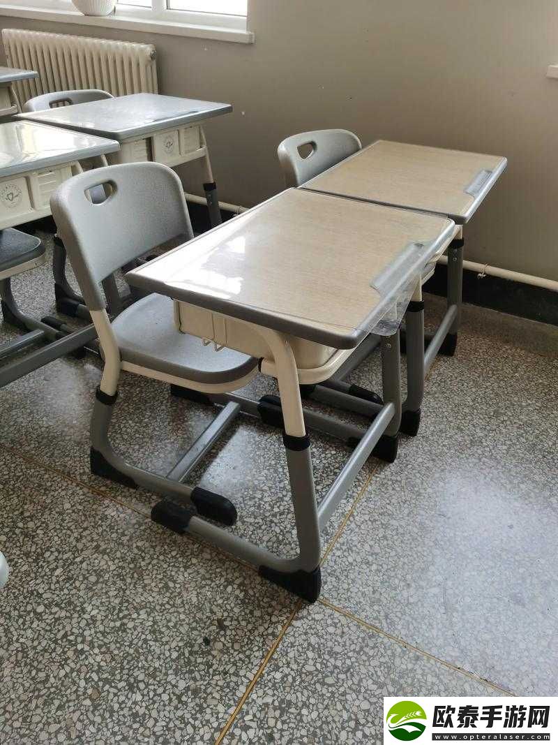 学校课桌椅