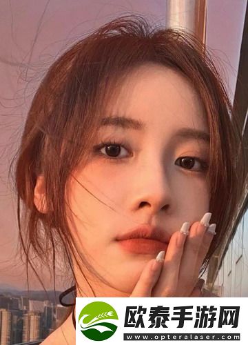 瞒着老公加班的HR中字：职场女性的多重角色与心声，展现出无与伦比的韧性！
