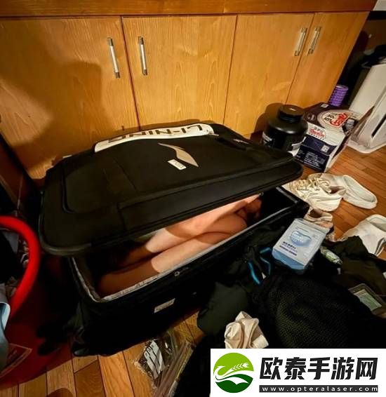 CBA球员把女友装行李箱带进宿舍!通宵补课后被禁赛