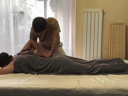 精油按摩被男按摩师A片