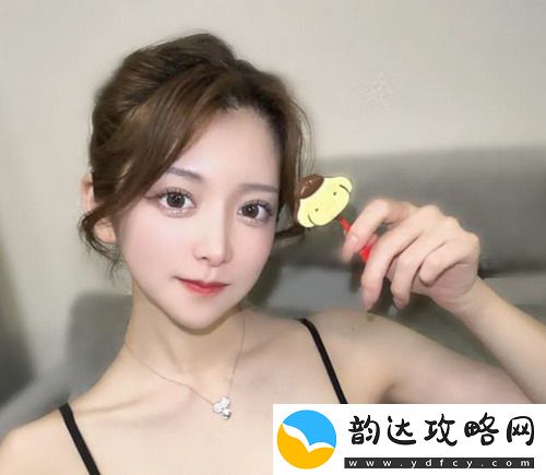 挤公交忘穿内裤被挺进：一场意外的尴尬遭遇，让人忍俊不禁的都市生活瞬间！