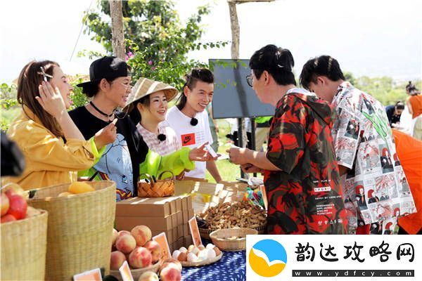 花样新世界倪萍黄子弘凡体验潮人换装短视频