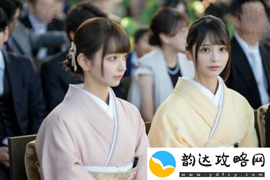 双胞胎是男人的梦想日本双子樱花妹超适合泳装**