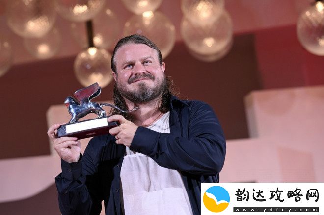金球奖七项提名！粗野派曝预告