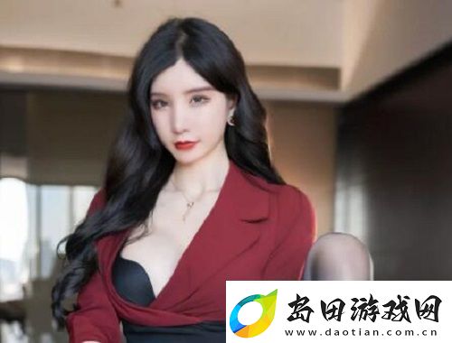 兰姨捂着嘴怕发出声音吵到别人