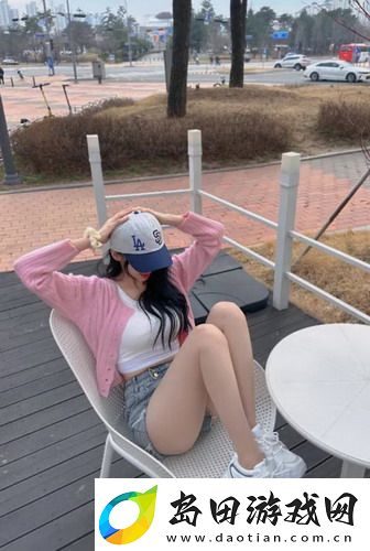 我和小䧅在车上后坐小杰：一起体验车内的欢声笑语与温馨回忆！