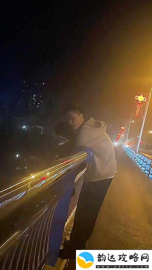 我在爱在深夜截取了一段小视频