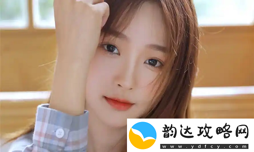 几个装修工人把我压在茶几