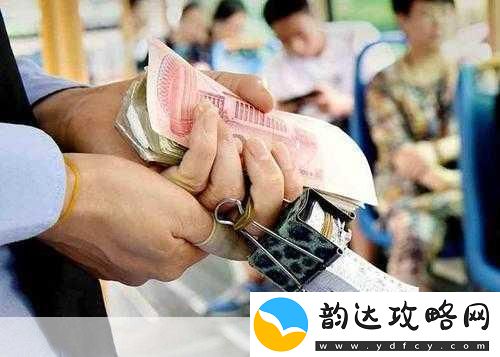 公交车上售票员用b验票公交车上售票员用B验票的创新实践与启示