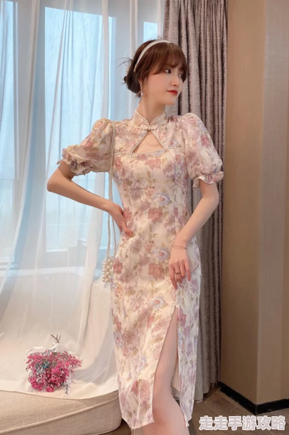 边摸边吃奶边做爽动作动态